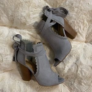Bow Tie Heels